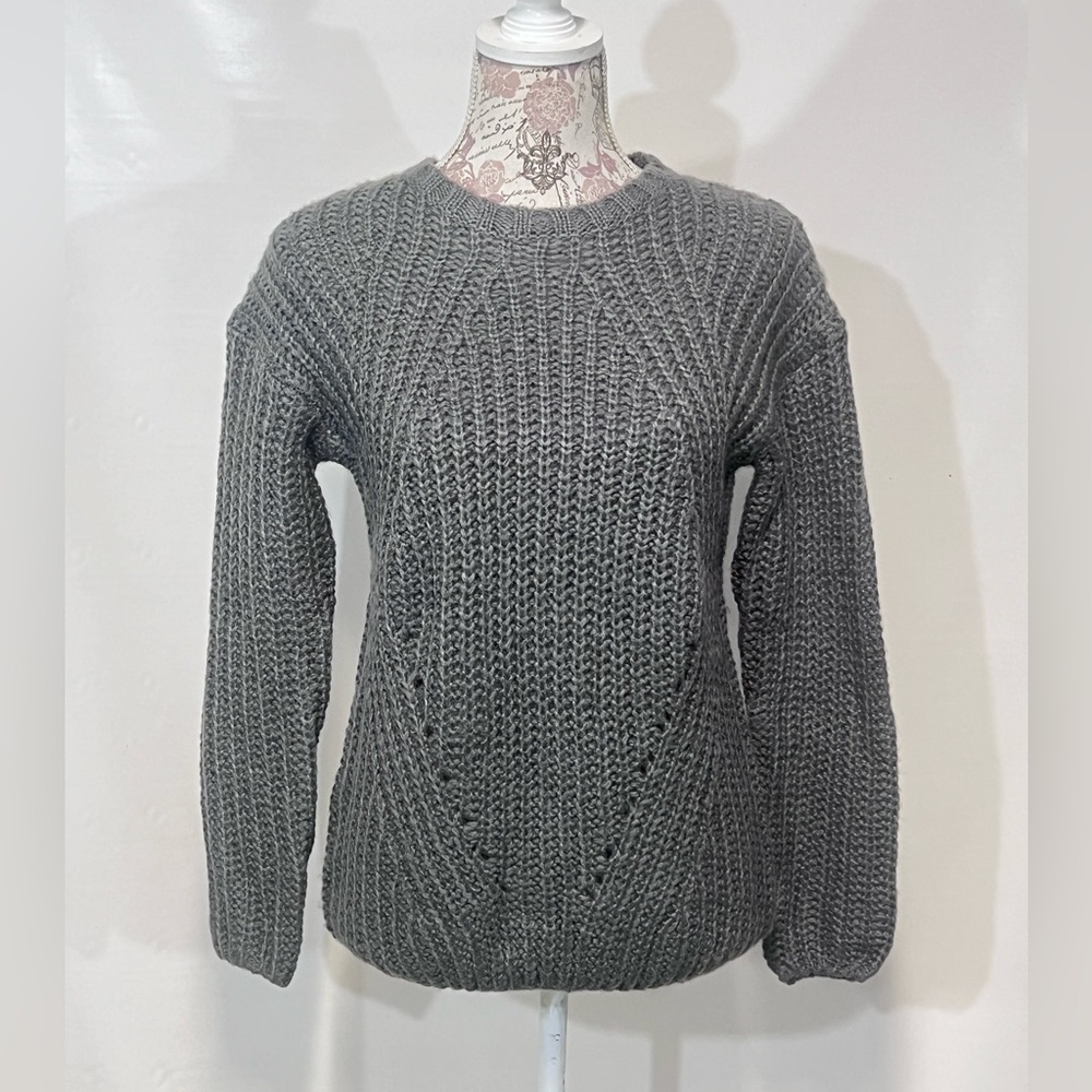 🛍️Charcoal gray PINK ROSE‎ cable knit sweater size S
